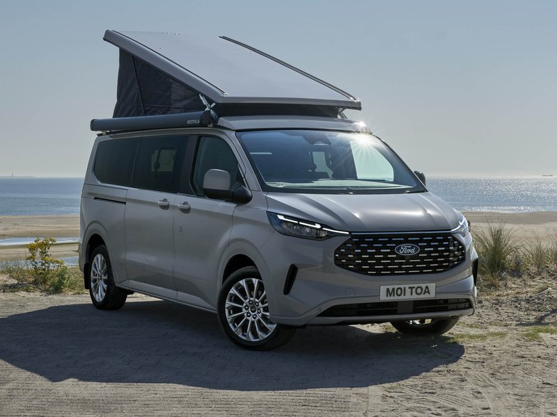 fruehjahrscheck-wohnmobil.jpg Camper mit aufgestelltem Dach